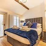 1 Bed In Oc-88054